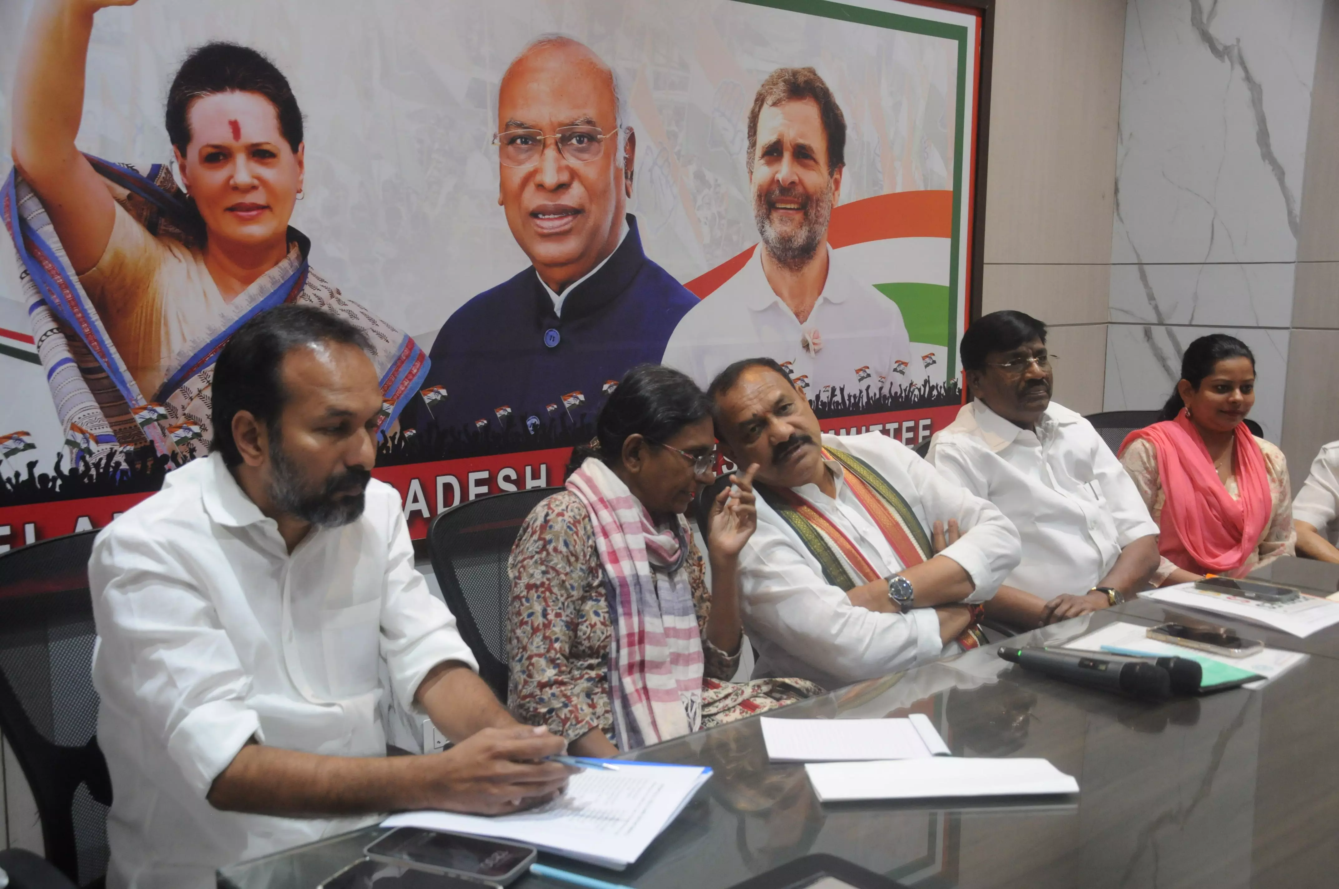 Meenakshi Categorises Congress Leaders into Three Groups for Govt and Party Posts