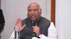 Kharge asks Sidda, DKS to work together