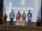 Sabariah, Plt Kepala SMAN 1 Leupung Aceh Besar, Raih AnugerahÂ Penggerak Utama Pantun ASEAN