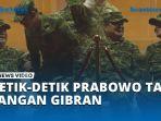 VIDEO Detik-detik Prabowo Tarik Tangan Gibran saat Parade Senja, Minta Wapres Ikut Duduk