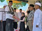 Kemenag Pidie Serahkan Santunan 19 Anak Yatim-Piatu di MIN 17, Hasil Donasi Dewan Guru dan Staf