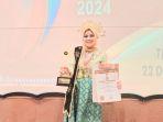 Guru Pidie Jaya Raih Anugerah Penggerak Pantun Tingkat ASEAN