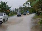 Sungai Seulasak di Padang Tiji, Pidie Tersumbat, Jalan Negara Digenangi Banjir