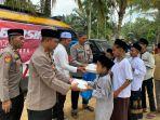 Jumat Bersih, Polres Aceh Utara Bagi Ratusan Nasi Kotak kepada Jamaah Masjid Baitul Mabrur Baktiya