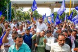 Gujarat Congress leaders protest outside DGP office over IPS officer's 'misbehaviour' with MLA Jignesh Mevani