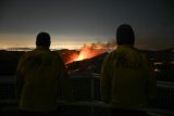 Firefighters race to beat LA wildfires as death toll hits 16