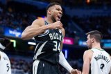 NBA: Giannis Antetokoumpo, Bucks storm past Pacers