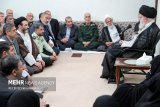 Leader meeting with organizers of Kermanshah martyrs congress