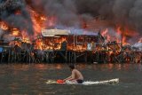 Fire destroys 1,000 homes in Philippines