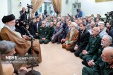 Leader's meeting with Isfahan martyrs Congress members