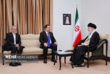 Leader receives Iraqi PM Al Sudani in Tehran for a meeting