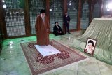 Leader visits Imam Khomeini (RA) Mausoleum