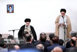 Leader receives intel. minister, deputies for a meeting