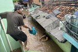 Indonesia floods and landslides: Three dead, five missing