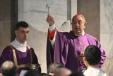 ‘Stable’ pope marks start of Lent in hospital