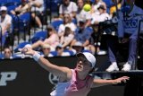 Australian Open: Iga Swiatek humbles Emma Raducanu to reach fourth round