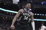 NBA: Giannis Antetokounmpo returns, leads Bucks past Clippers