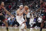 NBA: Suns' skid continues with loss at Raptors