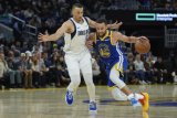 NBA: Steph Curry scores 30, Warriors rout Mavericks