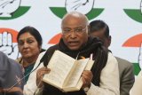 Kharge slams Amit Shah’s remarks on Ambedkar, demands apology and his sacking by midnight