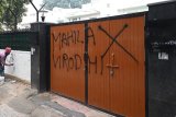 Youth Congress writes 'mahila virodhi' on BJP leader Ramesh Bidhuri’s gate over Priyanka Gandhi remarks