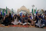 Punjab bandh cripples commuter traffic as farmers block roads in many places; rail, bus service suspended