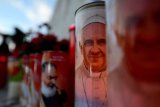 Pope Francis resting after acute breathing crises, resumes ventilation