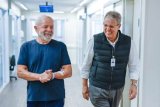 Recovering Lula 'lucid' and walking in Brazil hospital