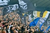 Eight arrested after Udinese fans ambush rivals' train