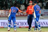 England down India to keep T20 series alive