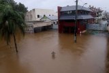 Floods hit eastern Australia, 200,000 properties blacked out