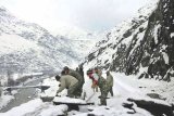 57 labourers trapped as avalanche hits India's Uttarakhand