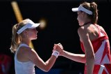 Rybakina teaches teenager harsh lesson at Australian Open