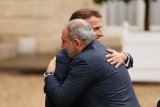 Pashinyan extends birthday greetings to Macron