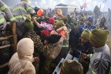 Mahakumbh stampede leaves thousands of pilgrims stranded in MP, many take detour to Chitrakoot