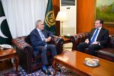 Deputy Foreign Minister of Azerbaijan Meets with Pakistani FM (PHOTO)