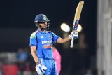 Gill helps India down England in ODI opener