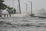 Tropical storm leaves towns submerged, 66 dead in Philippines