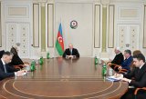 President Ilham Aliyev meets families of crew members killed in plane crash and surviving flight attendants (PHOTO)