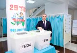 Head of Azerbaijan's Presidential Administration votes in municipal election