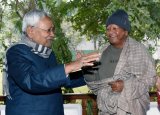 Nitish comes up with cryptic response after Lalu's fresh offer to join INDIA bloc