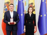 President of Moldova awards Azerbaijani with medal (PHOTO)