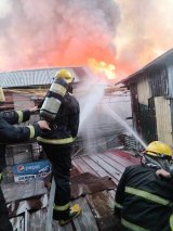 BFP: Fire breaks out in Muntinlupa residential area