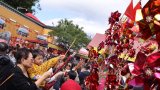 Thousands of Hongkongers pray for better jobs, good flats at Che Kung Temple