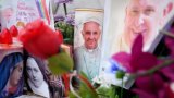 Priest’s appeal: Stop spreading ‘fake news’ about Pope’s health