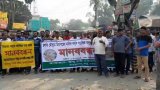 Cold storage fee hike: Potato farmers block Lalmonirhat highway for hours