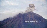 Gunung Semeru Erupsi, Keluarkan Abu Vulkanis Setinggi 700 Meter