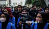 Ragam Poster Kritik Pemerintah di Aksi Demo Mahasiswa Indonesia Gelap