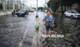 Akses Pelabuhan Muara Angke Kembali Terendam Rob