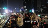 Menikmati Suasana Malam Jakarta dari Bus Atap Terbuka